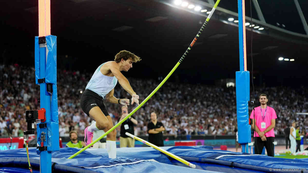 Net een centimeter te hoog: Zweeds polsstokfenomeen Armand Duplantis smijt met lat na mislukte recordpoging