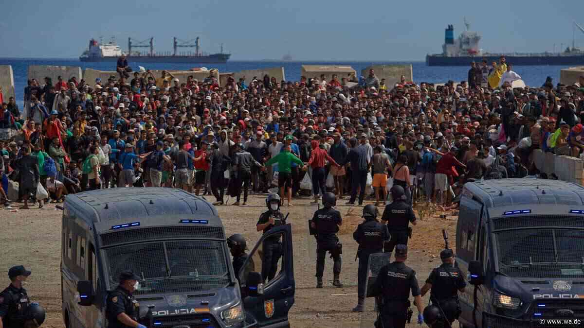 Wut in Ceuta: Anwohner blockieren Zufahrt des Roten Kreuzes zu Migranten