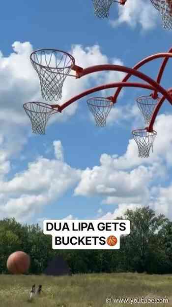 Dua Lipa with the bucket on the hoop tree! 🏀⭐ (via dualipa/IG)
