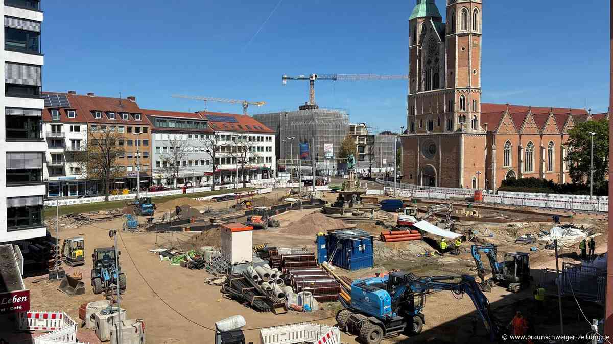 Fußgänger von Fahrzeug am Hagenmarkt erfasst