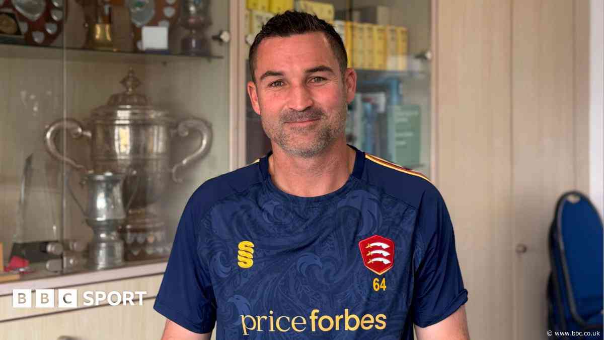 Essex's Elgar - 'It's right time to quit for my family'