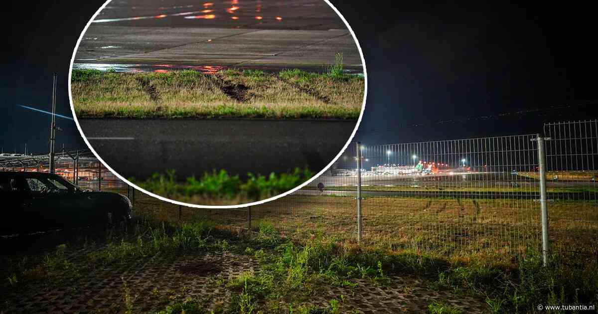 Spiernaakte vrouw rijdt met auto door hek van Eindhoven Airport, dollemansrit eindigt bij vliegtuig