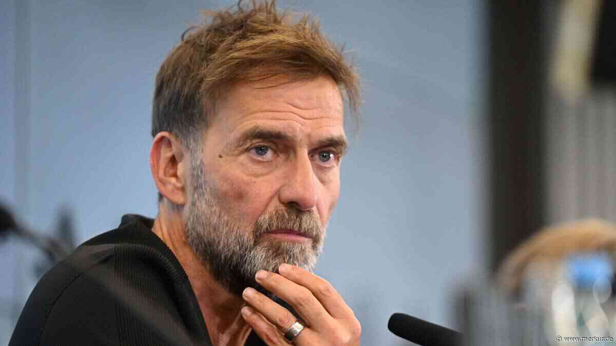 Bundestrainer Jürgen Klopp überrascht mit Besuch von Bundesliga-Spiel
