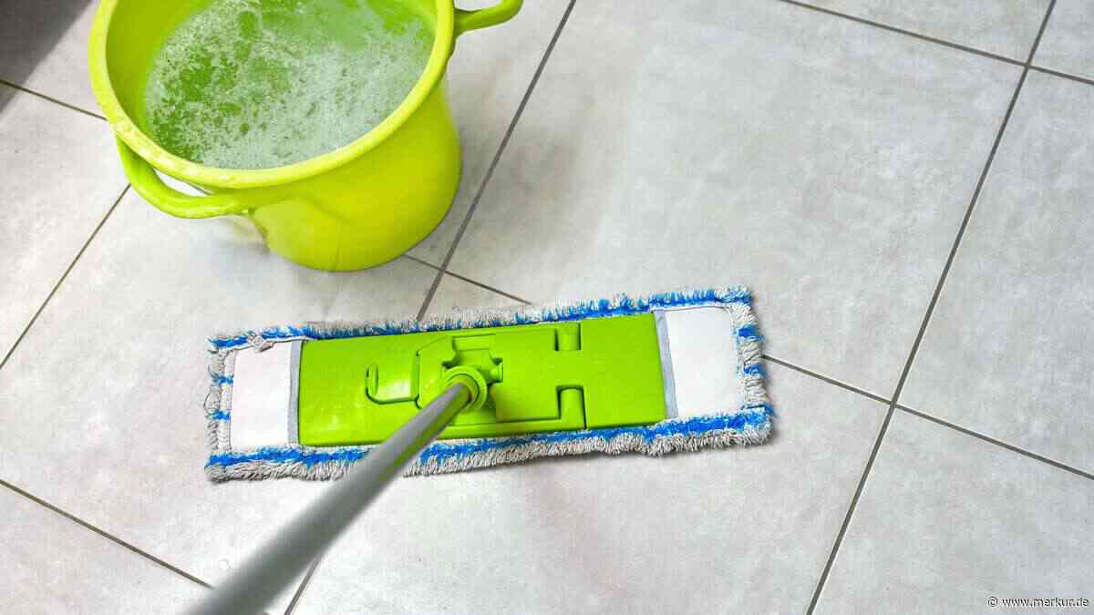 Boden richtig reinigen: Warum warmes Wasser ein Fehler ist
