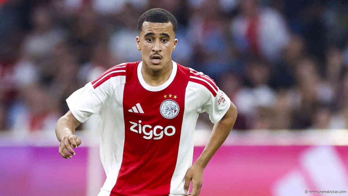 Ajax-parel Abdellah Ouazane blinkt uit onder toeziend oog van bondscoach Marokko: ’Dat zegt wel iets’