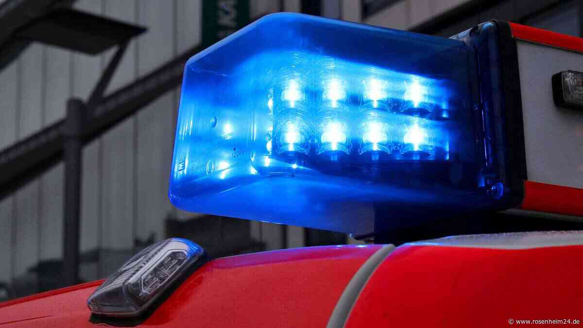 Tragischer Unfall in Irschenberg: Landwirt (68) von herabfallendem Siloballen erschlagen