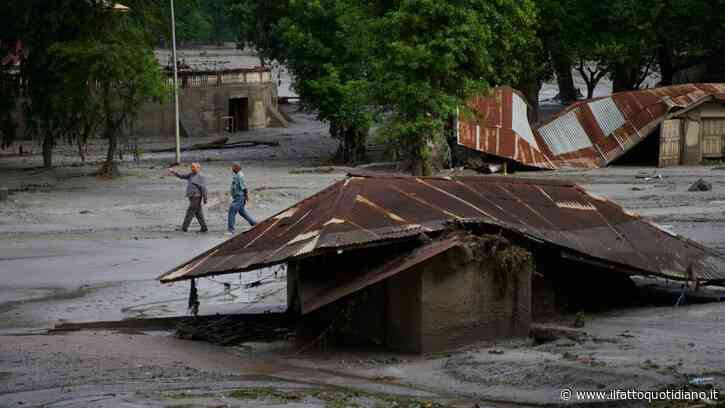 Alluvione in Nepal, i dispersi sono 2.381. “Cento lavoratori intrappolati in una centrale idroelettrica”