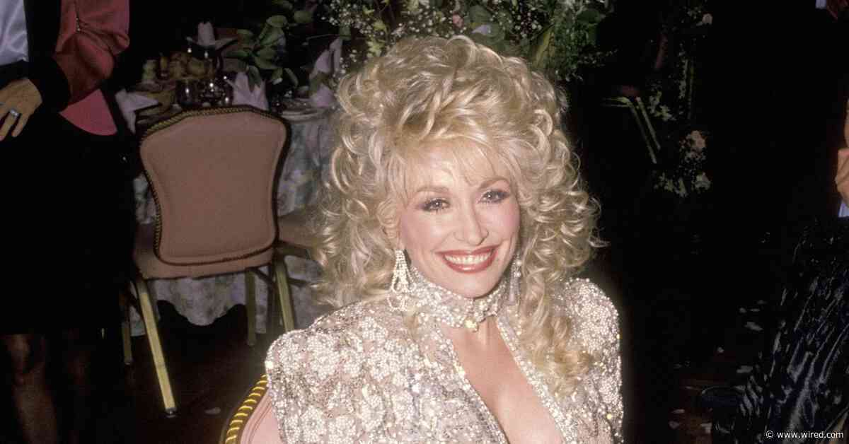 There Are So Many Conspiracy Theories About Dolly Parton and Vaccines