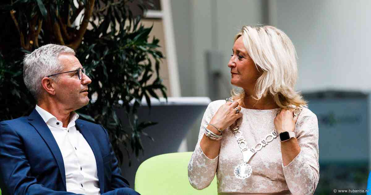 Burgemeester Waalwijk kondigt vertrek aan, want verplichte verhuizing zit er niet in: ‘Ik hou van dit ambt, maar nog meer van mijn gezin’
