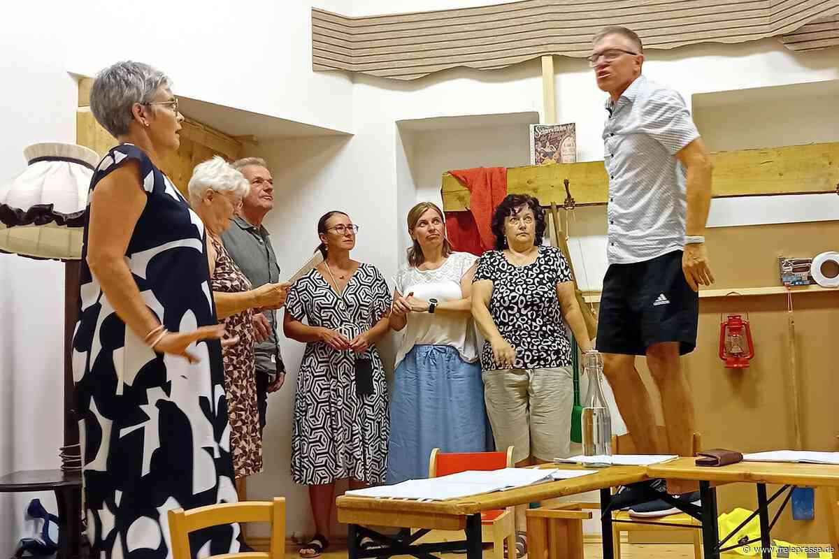 Königswalder Dorftheater sorgt mit frecher Schneewittchen-Parodie für volle Reihen
