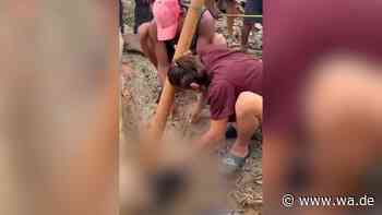 Männer stehlen totem Flutopfer in Nepal Schmuck – und werden festgenommen