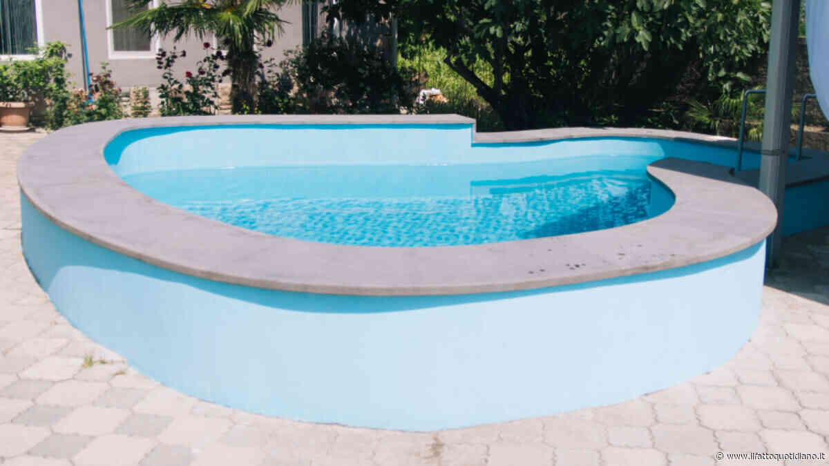 Bimba di 2 anni e mezzo muore annegata in piscina a Palermo: entra nella vasca e nessun se ne accorge