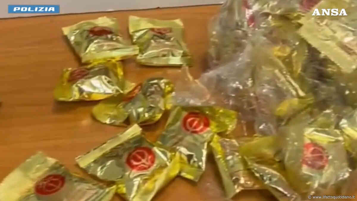 Oltre 5 chili di cocaina nascosti nei biscotti della fortuna: 40enne arrestata a Fiumicino