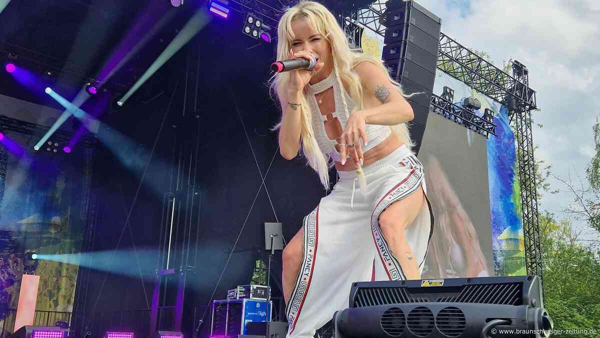 Neuer Song da! Malle-Star Mia Julia kooperiert mit Helmstedter Produzenten