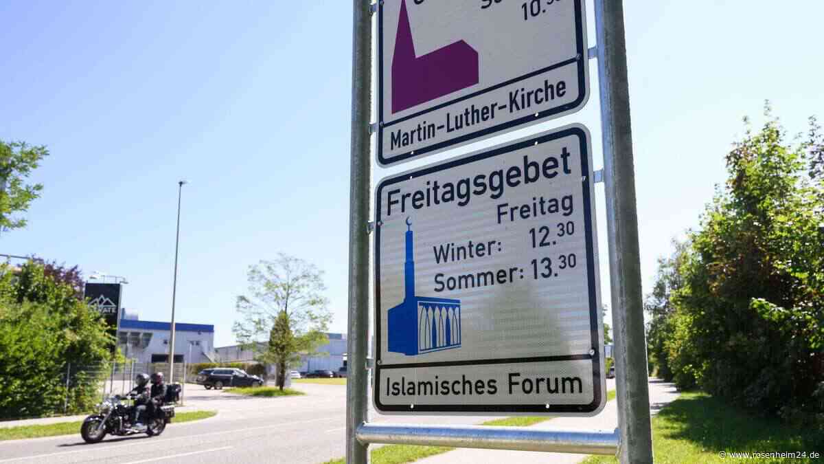 Mann beschmiert muslimisches Freitagsgebets-Schild in Oberbayern