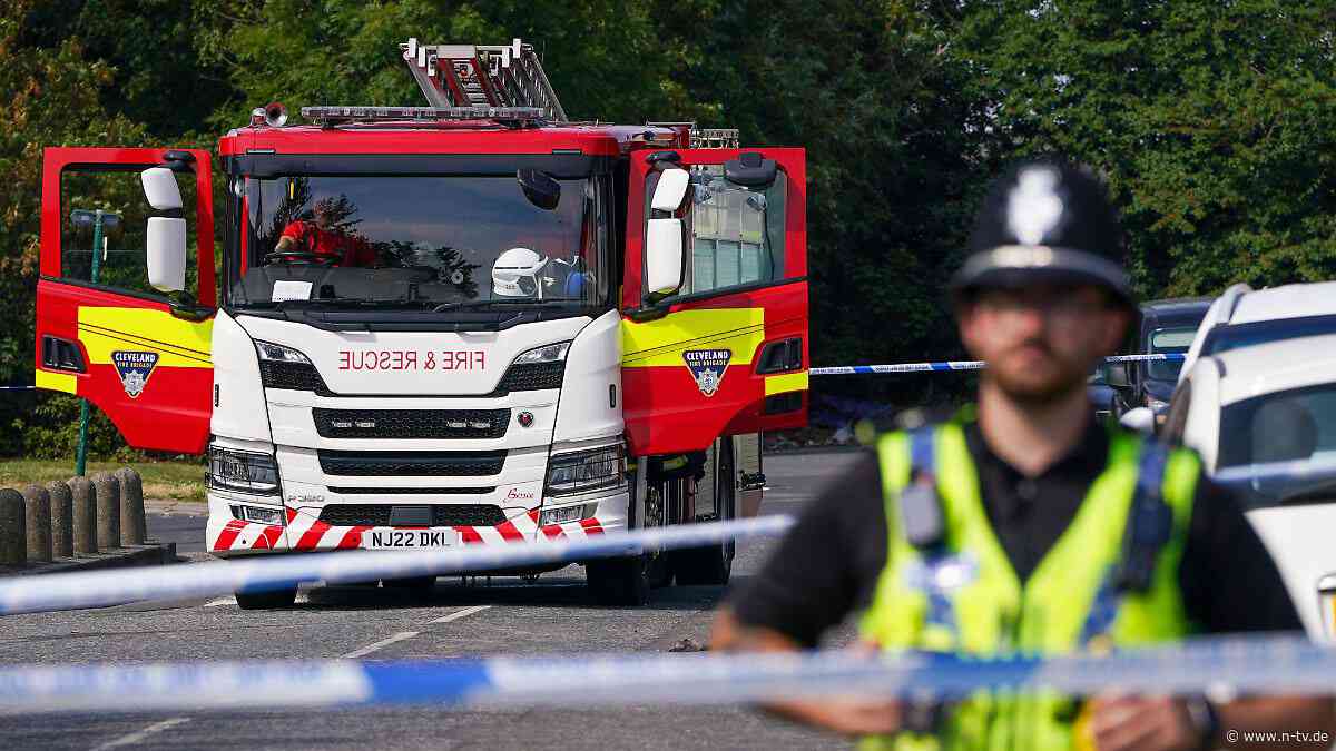 Polizei mit Teenies überfordert: Jugendliche fackeln bei Gedenken für Toten in England fünf Autos ab