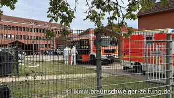 Feuerwehr-Einsatz an Lebenstedter Polizeidienststelle: Gefahrstoff ausgelaufen