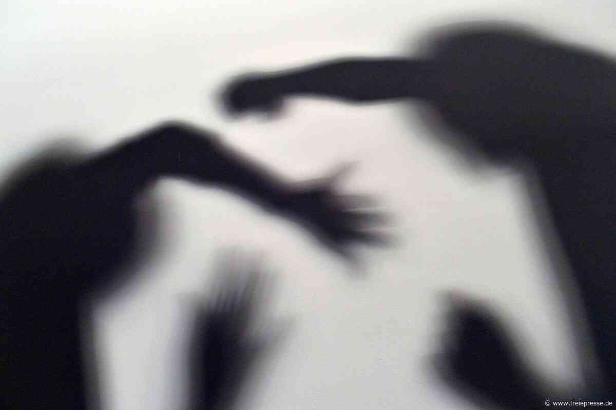 Transfeindliche Attacke in Sachsen? Zwei Haftbefehle nach Raub und schwerer Körperverletzung