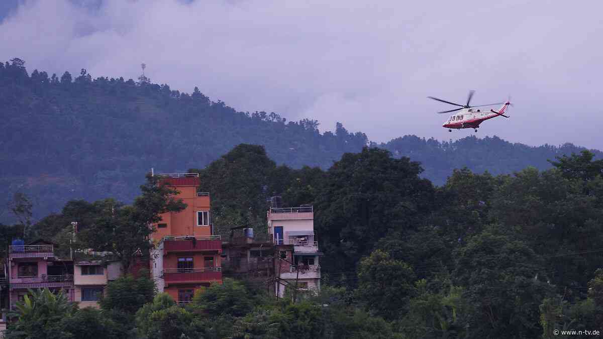 Per Hubschrauber ins Armeecamp: Deutsche Familie nach Sturzflut in Nepal gerettet