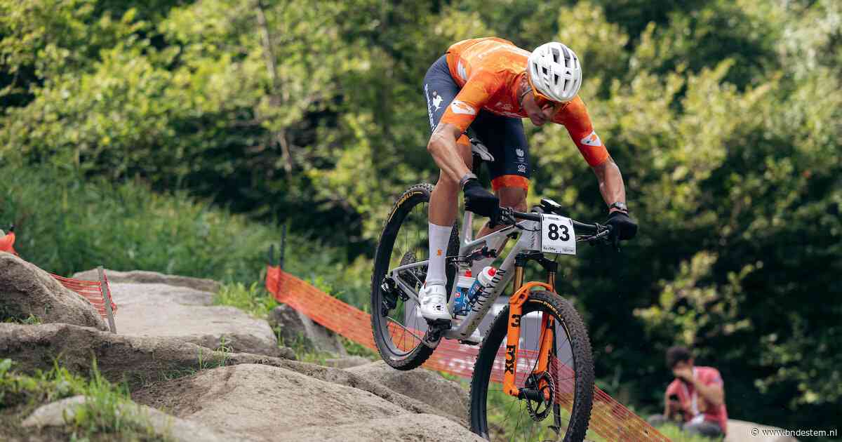 ‘Hij kan wel een beetje fietsen’: Italiaanse waaghals helpt Mathieu van der Poel in jacht op WK-goud