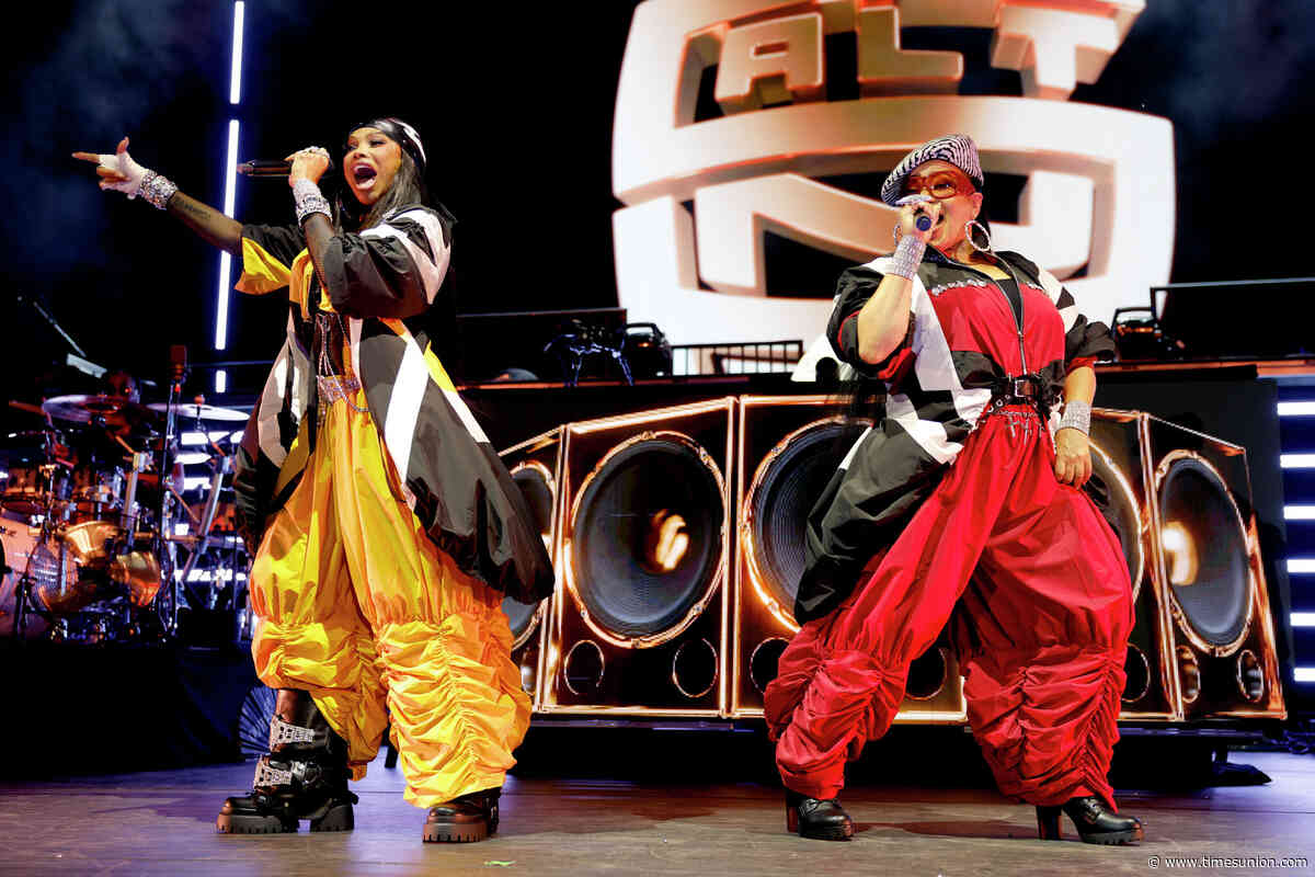 Review: Salt-N-Pepa and En Vogue soar, but TLC underwhelms at SPAC show