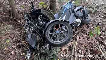 Unfall nahe Babensham: Rollerfahrer prallt gegen Baum und wird schwer verletzt