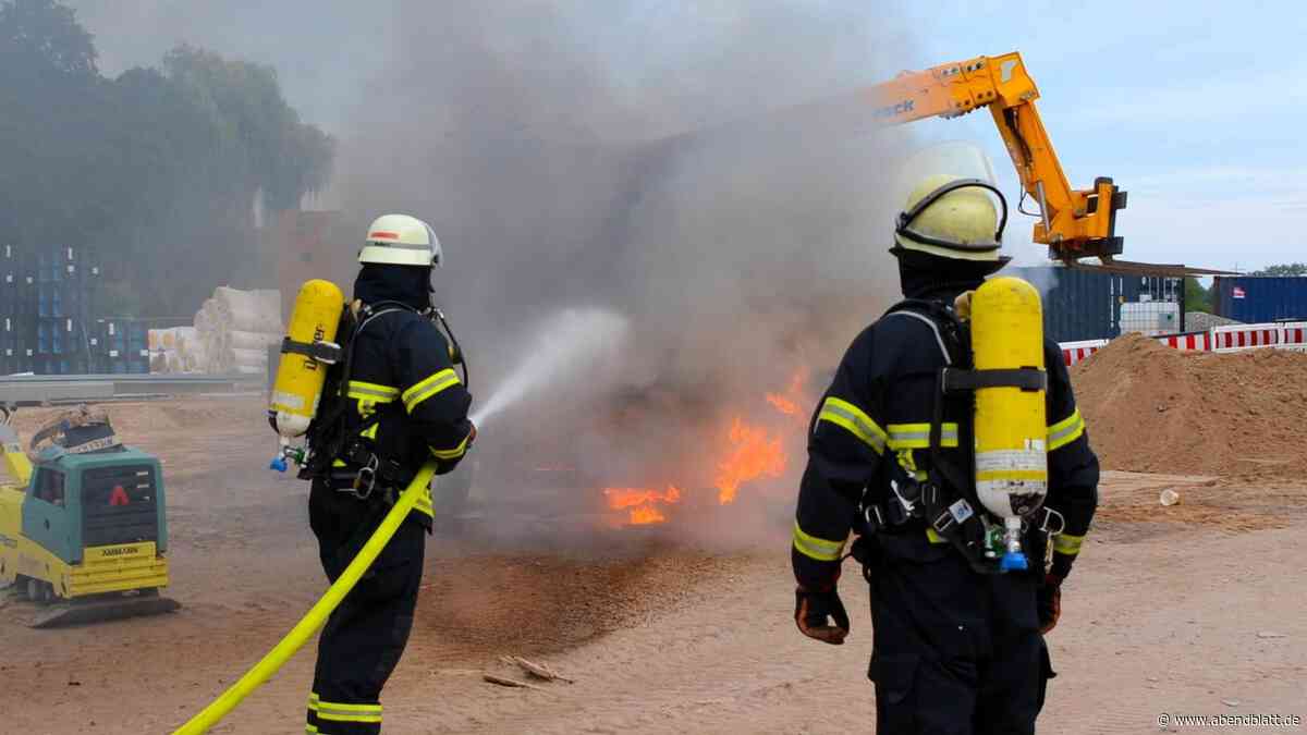 Feuer auf der Körber-Baustelle: Feuerwehr fordert Verstärkung an