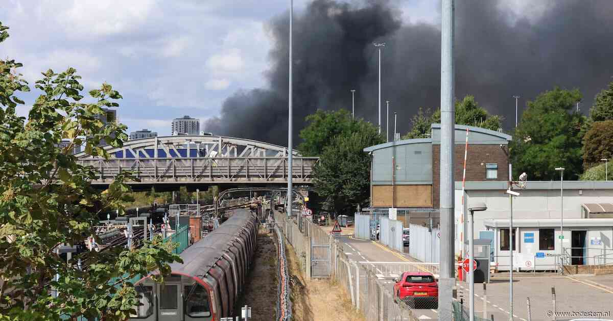 Grote brand nabij Wembleystadion in Londen