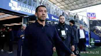 Van Bronckhorst blij met maatregel Feyenoord na vuurwerk: 'Dit is not done'