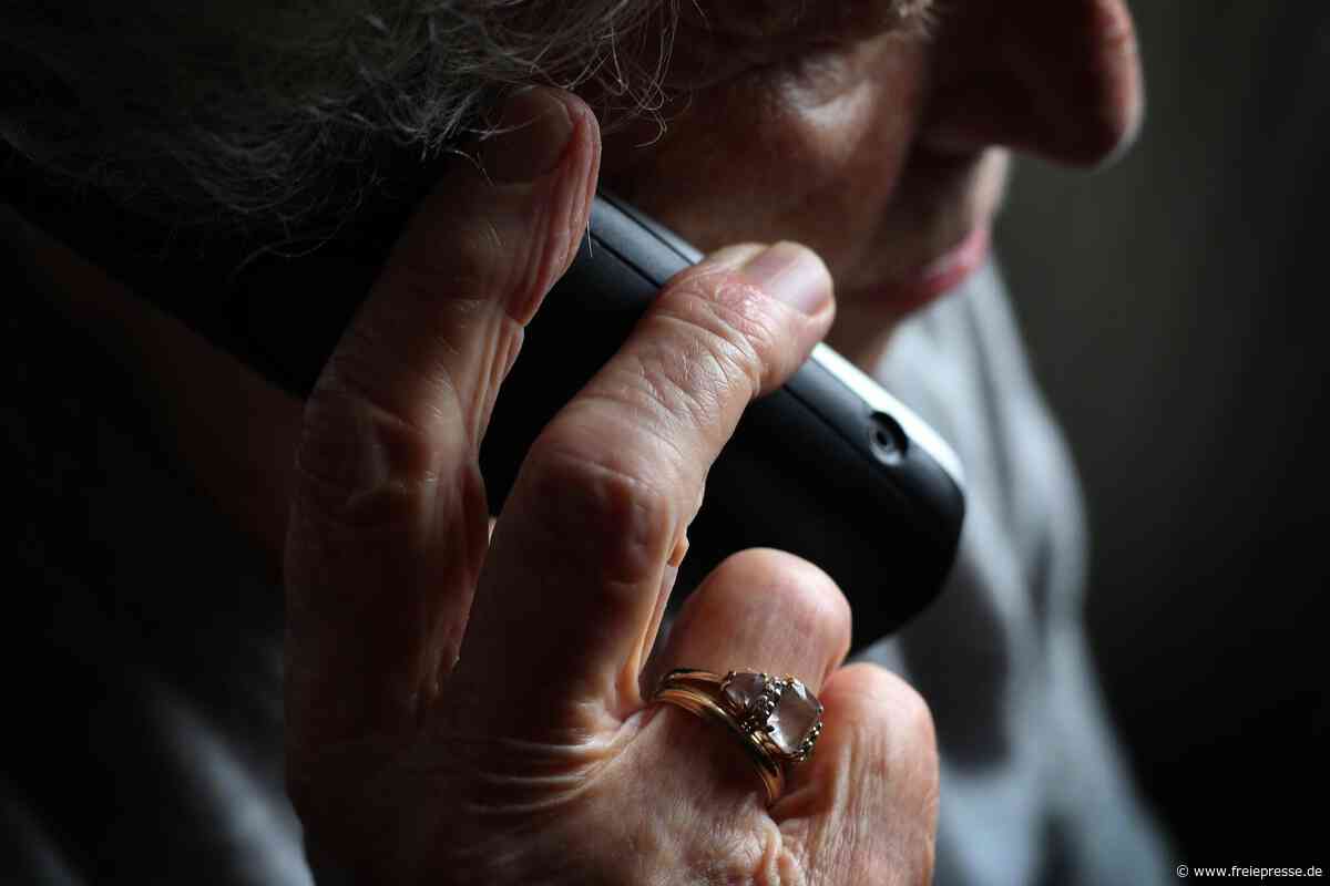 Falscher Polizist täuscht 82-jährigen Mann aus Erdmannsdorf – Schmuck im Wert von 5000 Euro weg