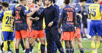 Giovanni van Bronckhorst over kritiek op spelers na bedanken uitvak bij Cambuur: ‘Ze hebben het goed gedaan’