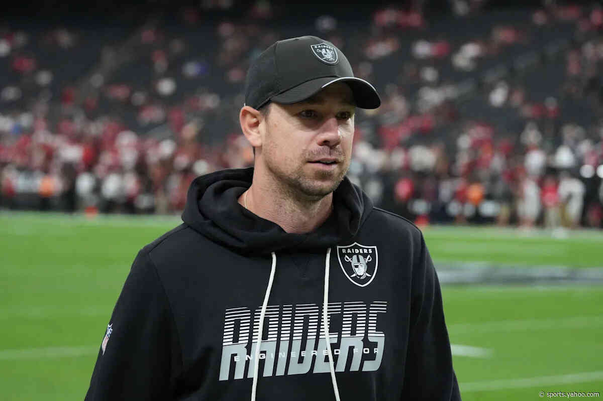 Klint Kubiak doesn't name Raiders QB1 after preseason finale