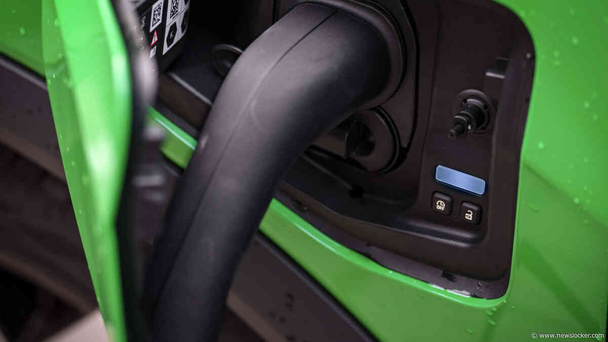 Waarom je elektrische auto niet via stopcontact moet opladen: tot kwart van de stroom verdwijnt