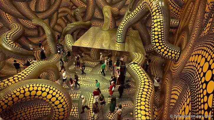 Las imágenes del hipnótico universo de puntos y espejos que creó la artista japonesa Yayoi Kusama