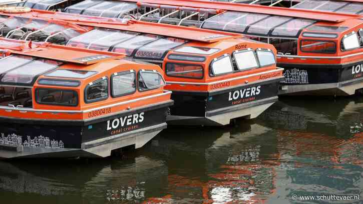 Rederij Lovers eist 34 vergunningen voor grote rondvaartboten in Amsterdam
