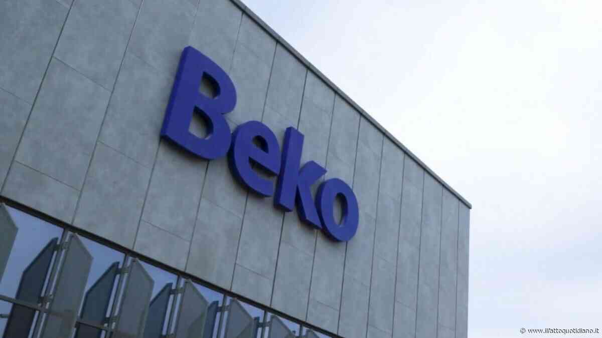 Beko, la rivolta degli operai di Fabriano: “Nei negozi vendono piani cottura fatti all’estero, noi in cassa integrazione”