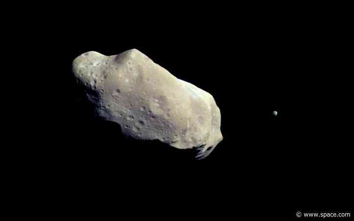 On this day in space! Aug. 28, 1993: Galileo spacecraft flies by asteroid Ida on the way to Jupiter only to find a tiny moon!