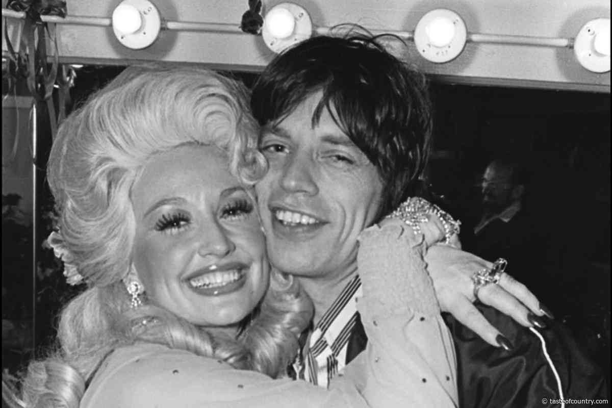 Rarely Seen Photos of Dolly Parton With Her Famous Friends
