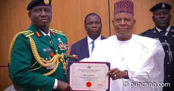 Defence College honours army chief with alumnus star award