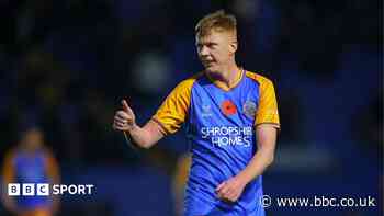 Bradford extend trial for midfielder Clucas