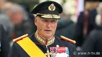 Familie bringt ihn heim : Sarg mit König Harald wird zum Schloss überführt 