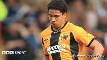 Stockport sign Cambridge defender Jobe
