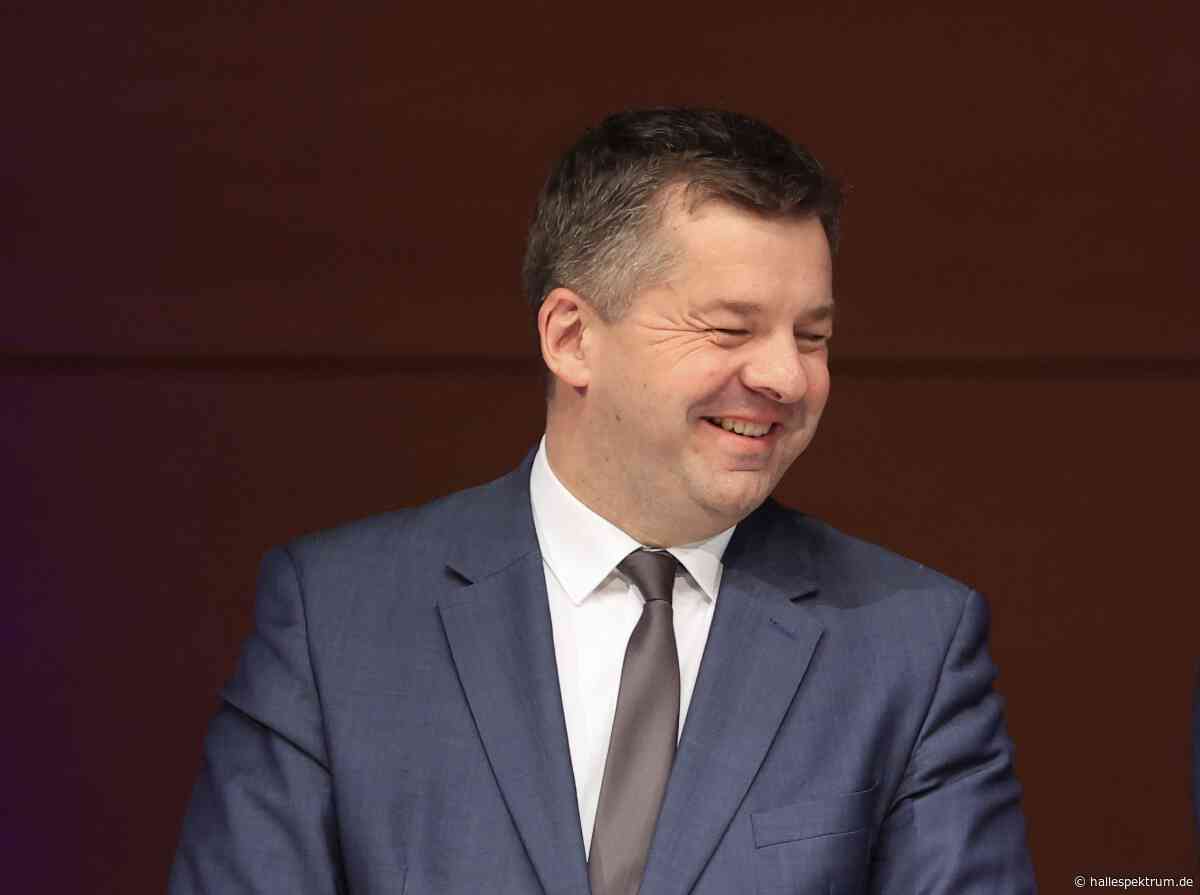 Ministerpräsident Schulze besucht Weinberg Campus