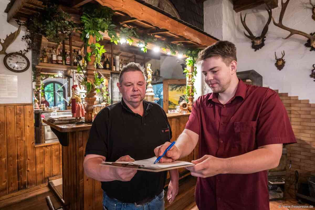 Essen zwischen hunderten Schmetterlingen: Familie hält Gasthof im Erzgebirge am Leben