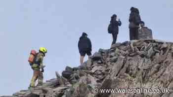 Firefighter climbing Yr Wyddfa in full kit gets flack for skipping the queue