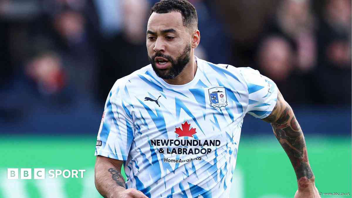 Altrincham sign veteran striker Hemmings