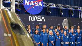 Live updates: Trump honors Artemis II astronauts at NASA; Warsh hints at potential Fed interest rate hike