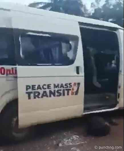 [VIDEO] Kogi abduction: Abandoned bus of Bayelsa NYSC members discovered by vigilantes