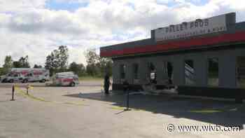 1 hurt, 1 charged after car hits building in Hamburg