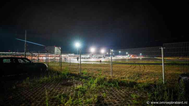 Naakte vrouw rijdt door hek Eindhoven Airport: luchthaven doet onderzoek